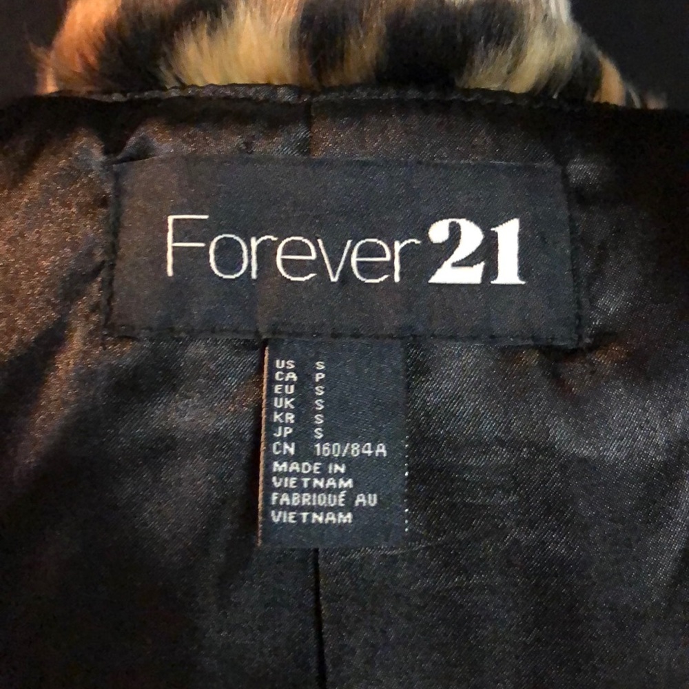 Forever 21 Faux Fur Vest w/ Belt Sz: Small - Picture 6 of 8